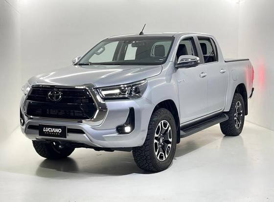 TOYOTA HILUX 2.8 D-4D TURBO DIESEL CD SRX 4X4 AUTOMÁTICO